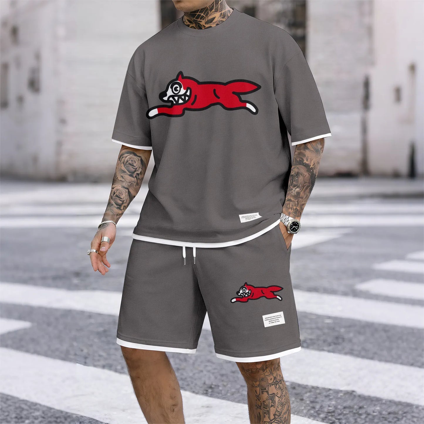Men's Running Dog print drawstring shorts set for spring/summer, a casual summer outfit including a short-sleeved shirt and shorts, suitable for everyday wear and sports. A two-piece set for a relaxed and energetic lifestyle.