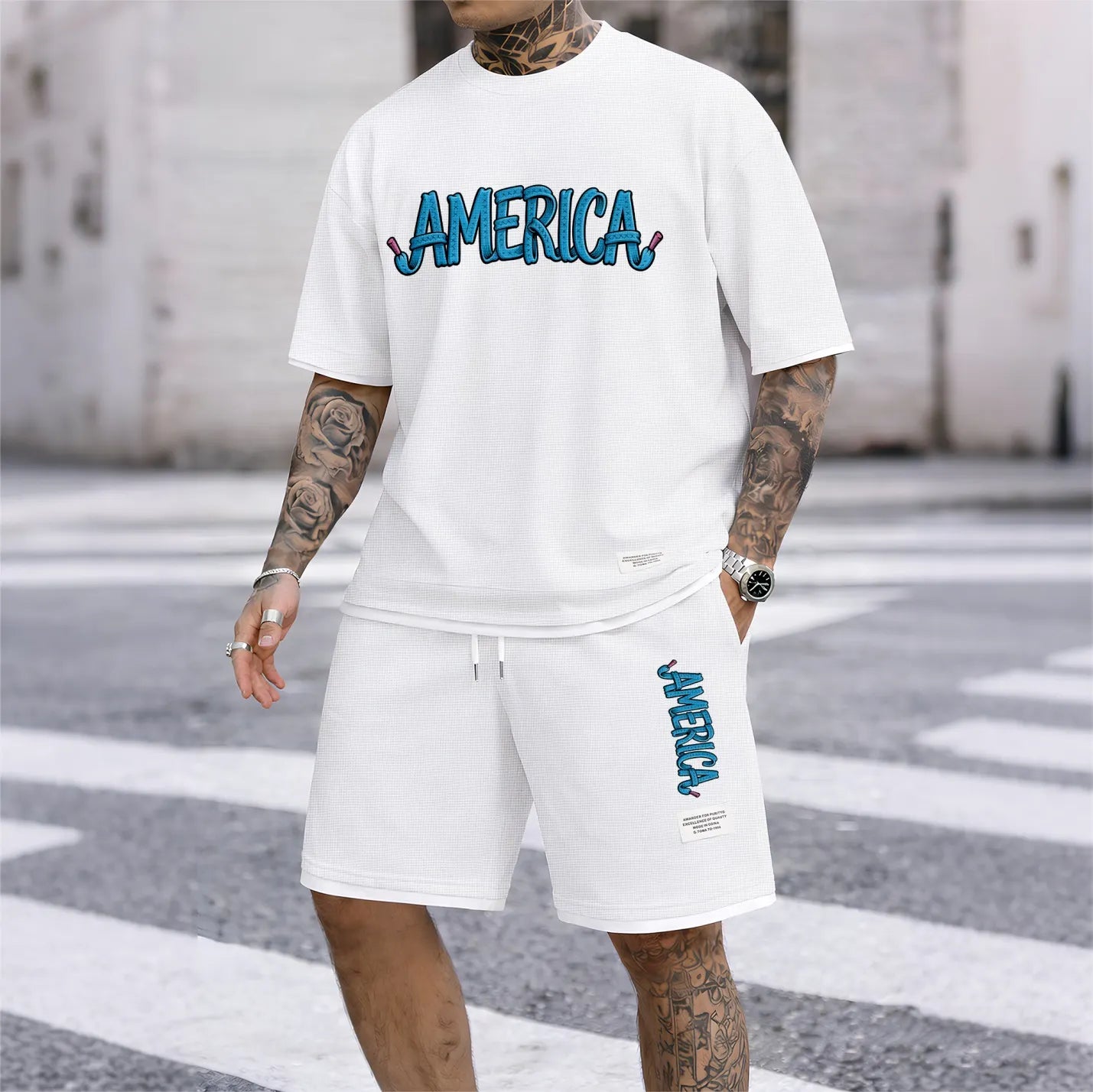 Men's American print drawstring shorts set for spring/summer, a casual summer outfit including a short-sleeved shirt and shorts, suitable for everyday wear and sports. A two-piece set for a relaxed and energetic lifestyle.