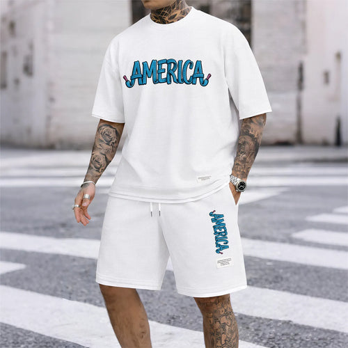 Men's American print drawstring shorts set for spring/summer, a casual summer outfit including a short-sleeved shirt and shorts, suitable for everyday wear and sports. A two-piece set for a relaxed and energetic lifestyle.
