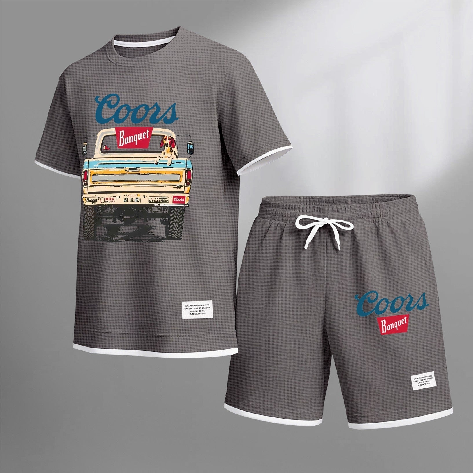 Men's vintage beverage print drawstring shorts set, suitable for spring and summer wear. This casual summer set includes a short-sleeved shirt and shorts, perfect for everyday wear and sports. Two-piece set design.
