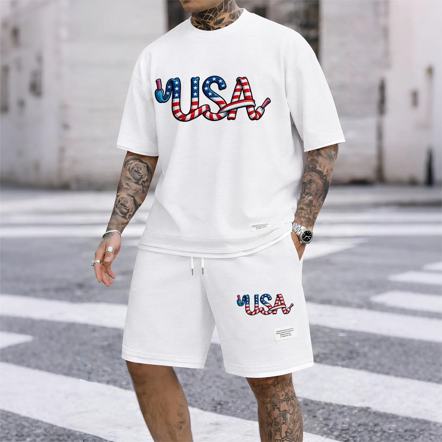 Men's USA print drawstring shorts set for spring/summer, a casual summer outfit including a short-sleeved shirt and shorts, suitable for everyday wear and sports. A two-piece set for a relaxed and energetic lifestyle.