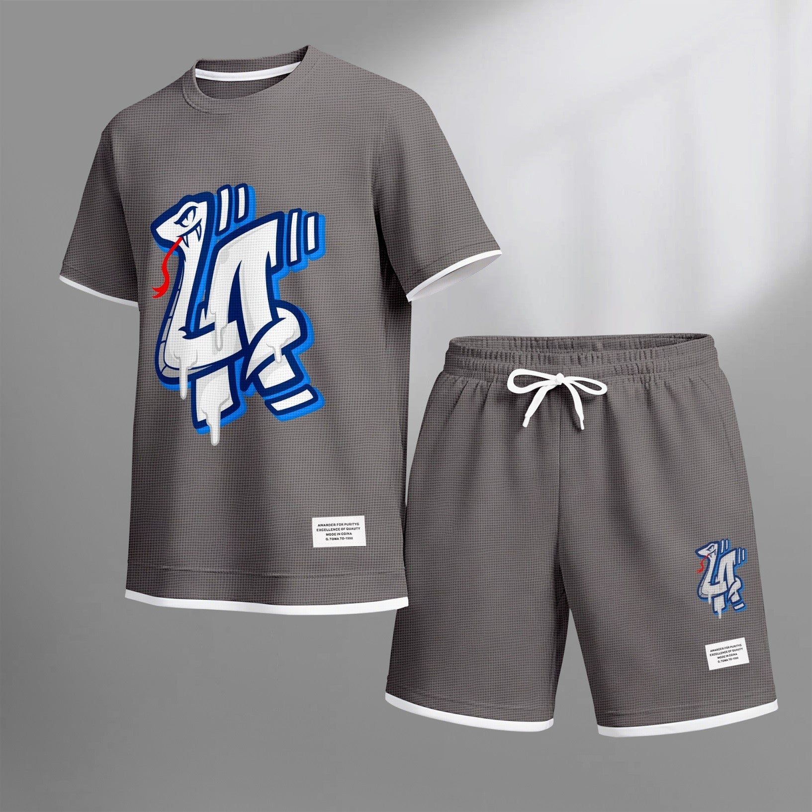 Men's Serpentine print drawstring shorts set for spring/summer, a casual summer outfit including a short-sleeved shirt and shorts, suitable for everyday wear and sports. A two-piece set for a relaxed and energetic lifestyle.