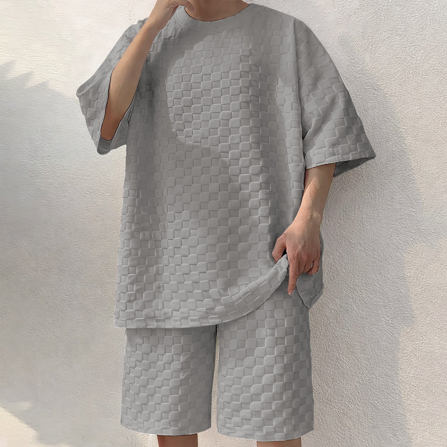 Men's Spring And Summer Drawstring Shorts Set, A Casual Summer Outfit, Including A Short-Sleeved Shirt And Shorts, Suitable For Everyday Wear And Sports Activities. A Two-Piece Set For A Relaxed And Active Lifestyle.