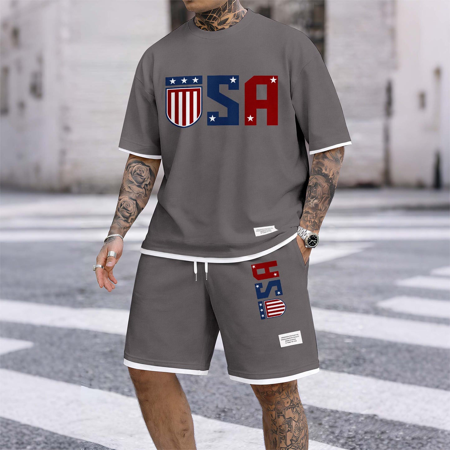 Men's USA Star Print Drawstring Shorts Set For Spring/Summer. A Casual Summer Outfit, Including A Short-Sleeved Shirt And Shorts, Suitable For Everyday Wear And Sports. A Two-Piece Set For A Relaxed And Energetic Lifestyle.