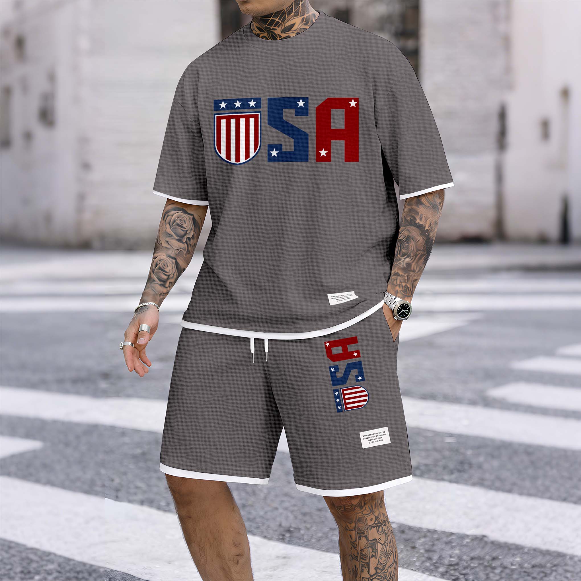 Men's USA Star Print Drawstring Shorts Set For Spring/Summer. A Casual Summer Outfit, Including A Short-Sleeved Shirt And Shorts, Suitable For Everyday Wear And Sports. A Two-Piece Set For A Relaxed And Energetic Lifestyle.