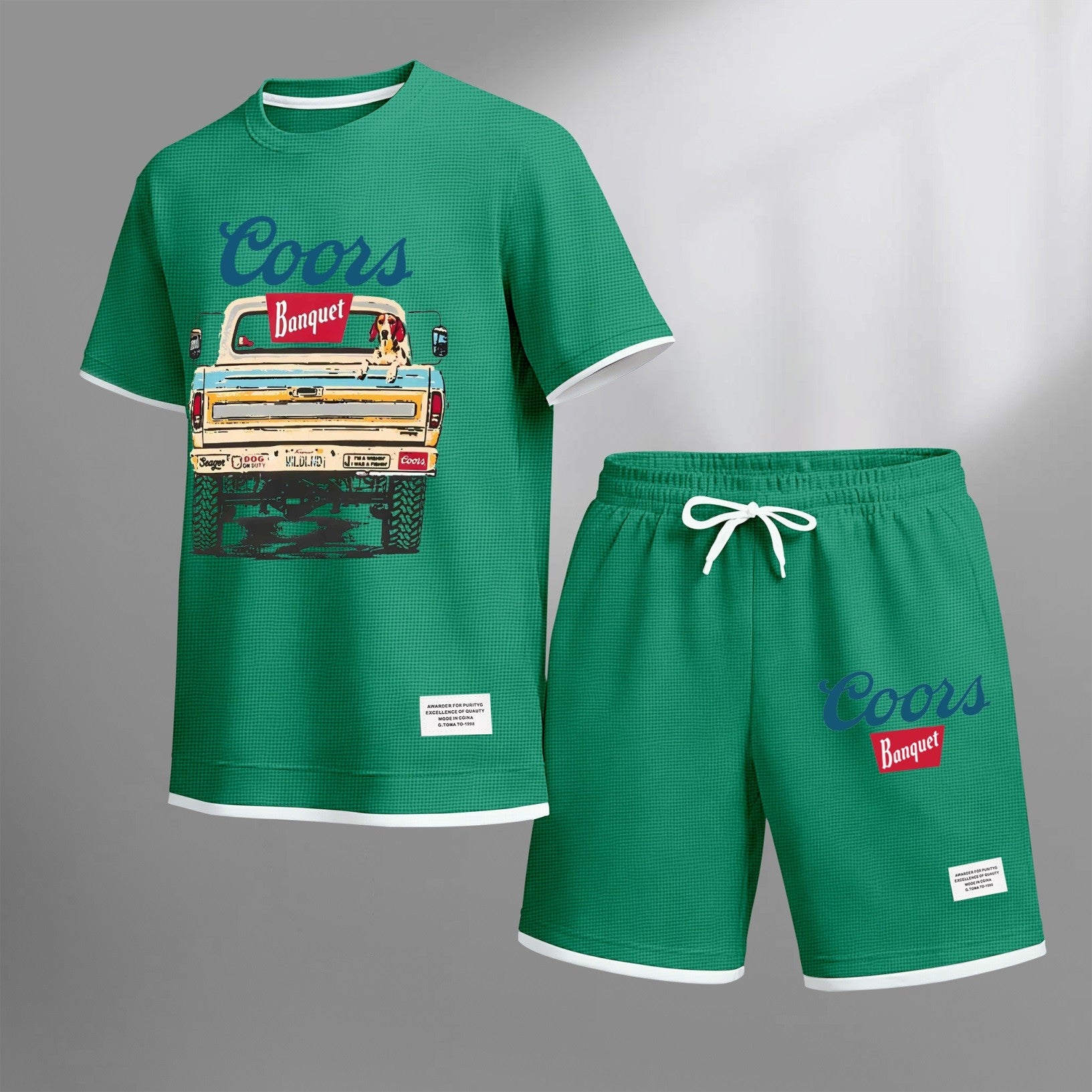 Men's vintage beverage print drawstring shorts set, suitable for spring and summer wear. This casual summer set includes a short-sleeved shirt and shorts, perfect for everyday wear and sports. Two-piece set design.