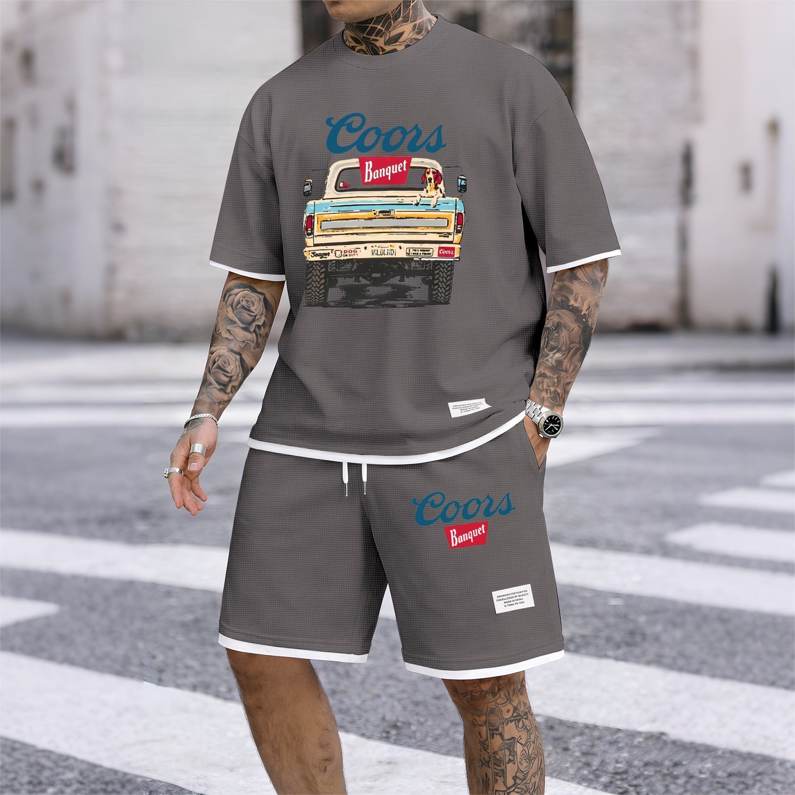 Men's vintage beverage print drawstring shorts set, suitable for spring and summer wear. This casual summer set includes a short-sleeved shirt and shorts, perfect for everyday wear and sports. Two-piece set design.