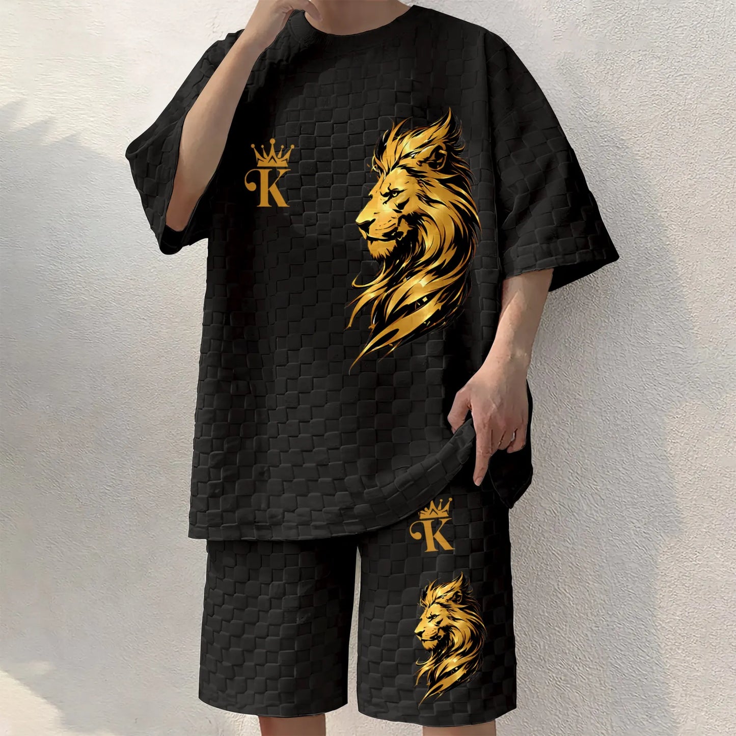 Men's KING Print Spring And Summer Drawstring Shorts Set, A Casual Summer Outfit, Including A Short-Sleeved Shirt And Shorts, Suitable For Everyday Wear And Sports Activities.