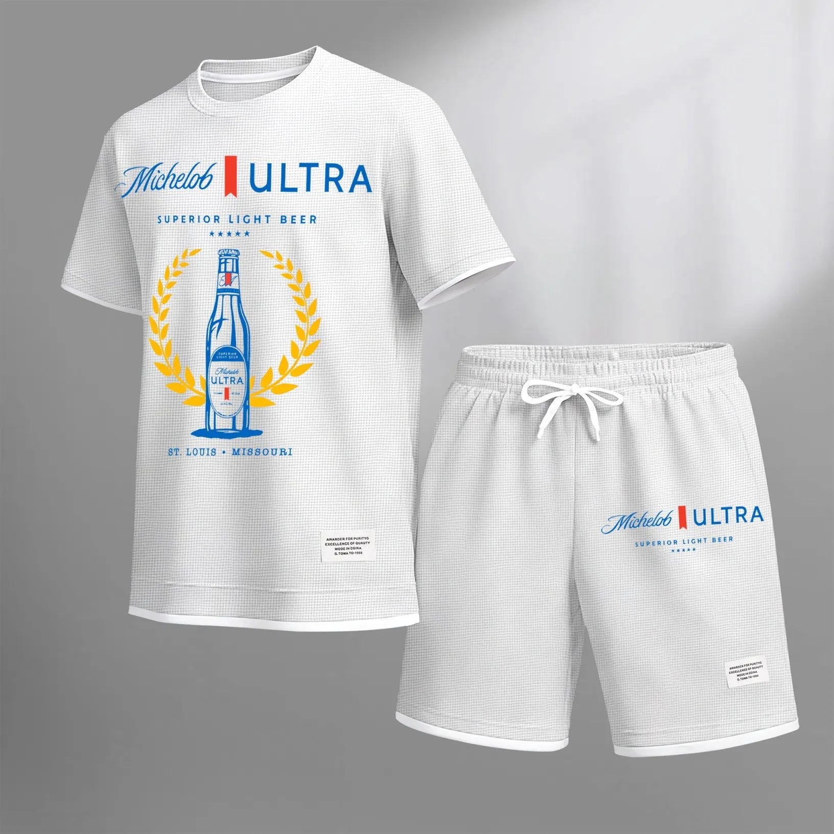 Men's vintage beverage print drawstring shorts set, suitable for spring and summer wear. This casual summer set includes a short-sleeved shirt and shorts, perfect for everyday wear and sports. Two-piece set design.