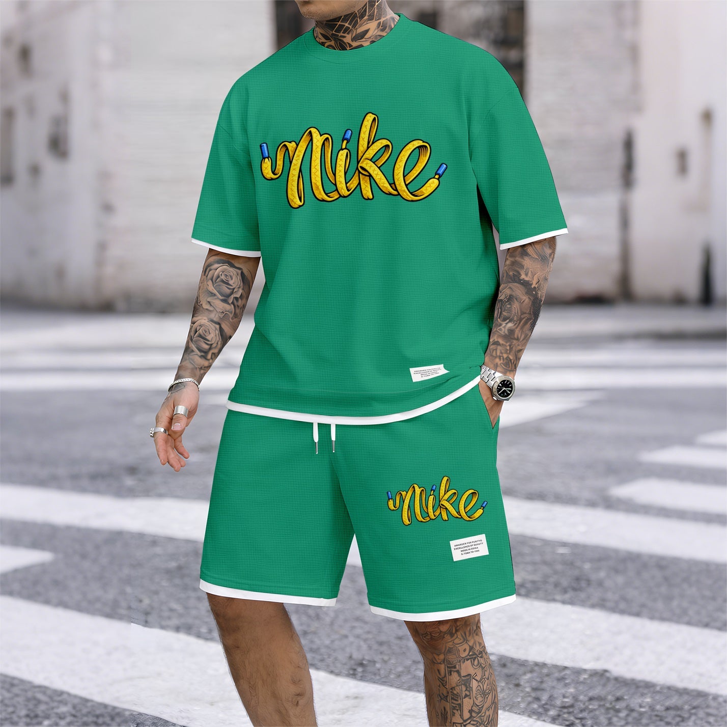 Men's Classic Logo print drawstring shorts set for spring/summer, a casual summer outfit including a short-sleeved shirt and shorts, suitable for everyday wear and sports. A two-piece set for a relaxed and energetic lifestyle.