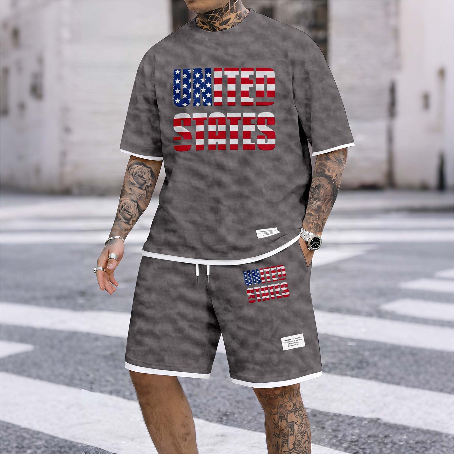 Men's United States Print Drawstring Shorts Set For Spring/Summer. A Casual Summer Outfit, Including A Short-Sleeved Shirt And Shorts, Suitable For Everyday Wear And Sports. A Two-Piece Set For A Relaxed And Energetic Lifestyle.