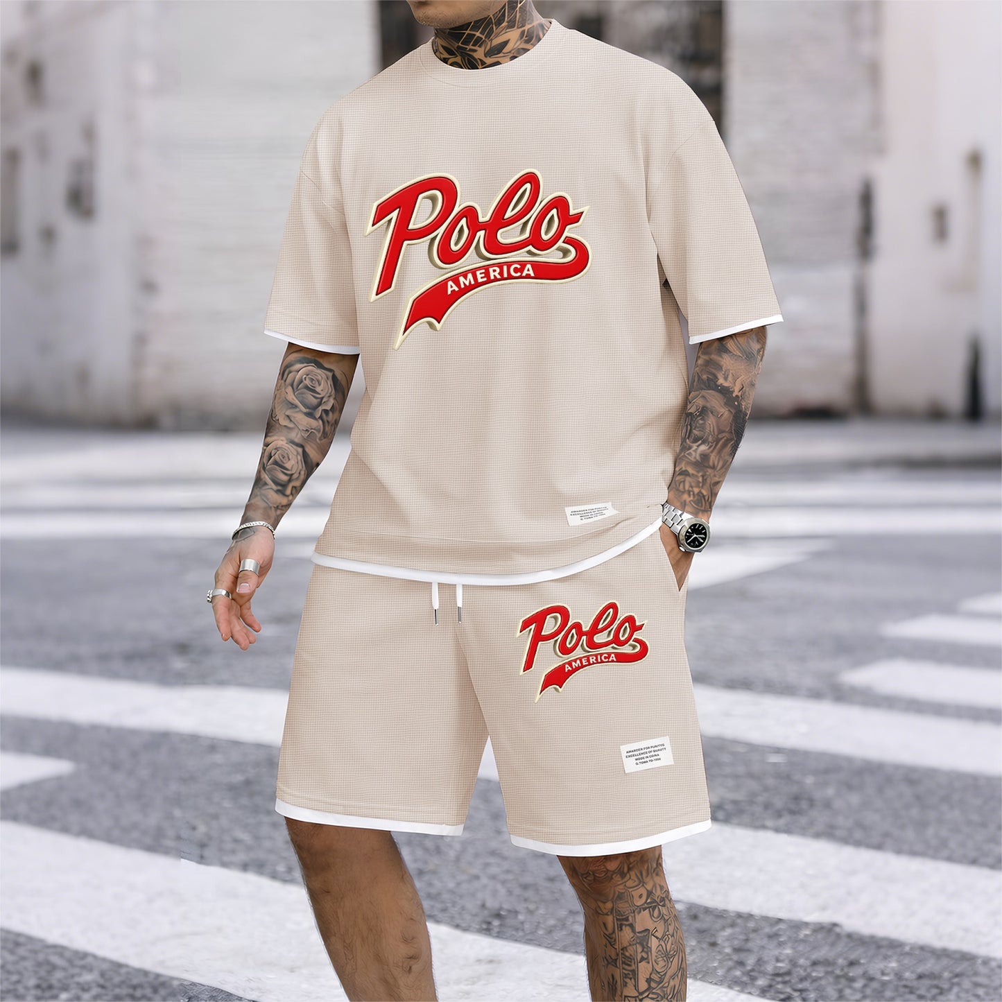 Men's American-style printed drawstring shorts set is ideal for spring and summer. This casual summer outfit includes a short-sleeved shirt and shorts, suitable for everyday wear and athletic activities.