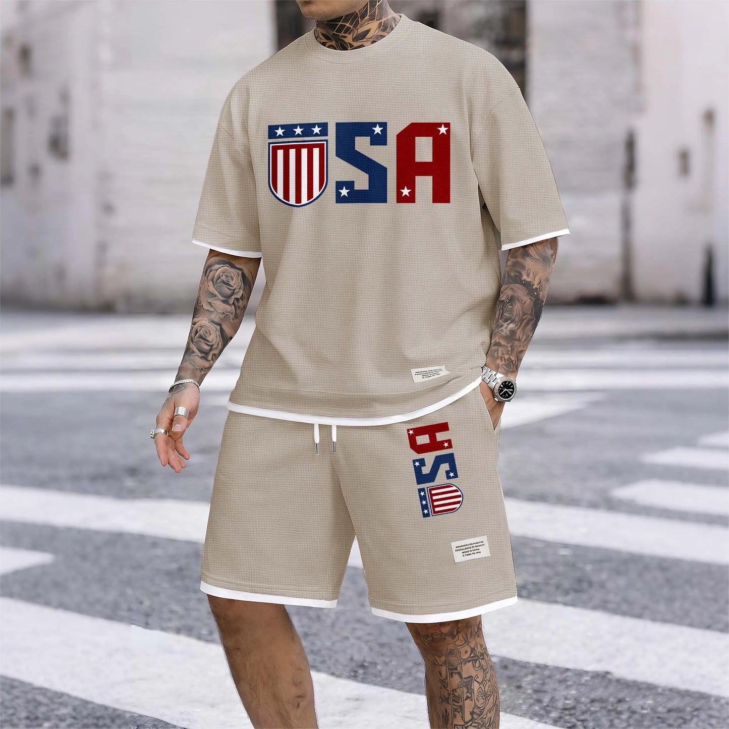 Men's USA Star Print Drawstring Shorts Set For Spring/Summer. A Casual Summer Outfit, Including A Short-Sleeved Shirt And Shorts, Suitable For Everyday Wear And Sports. A Two-Piece Set For A Relaxed And Energetic Lifestyle.