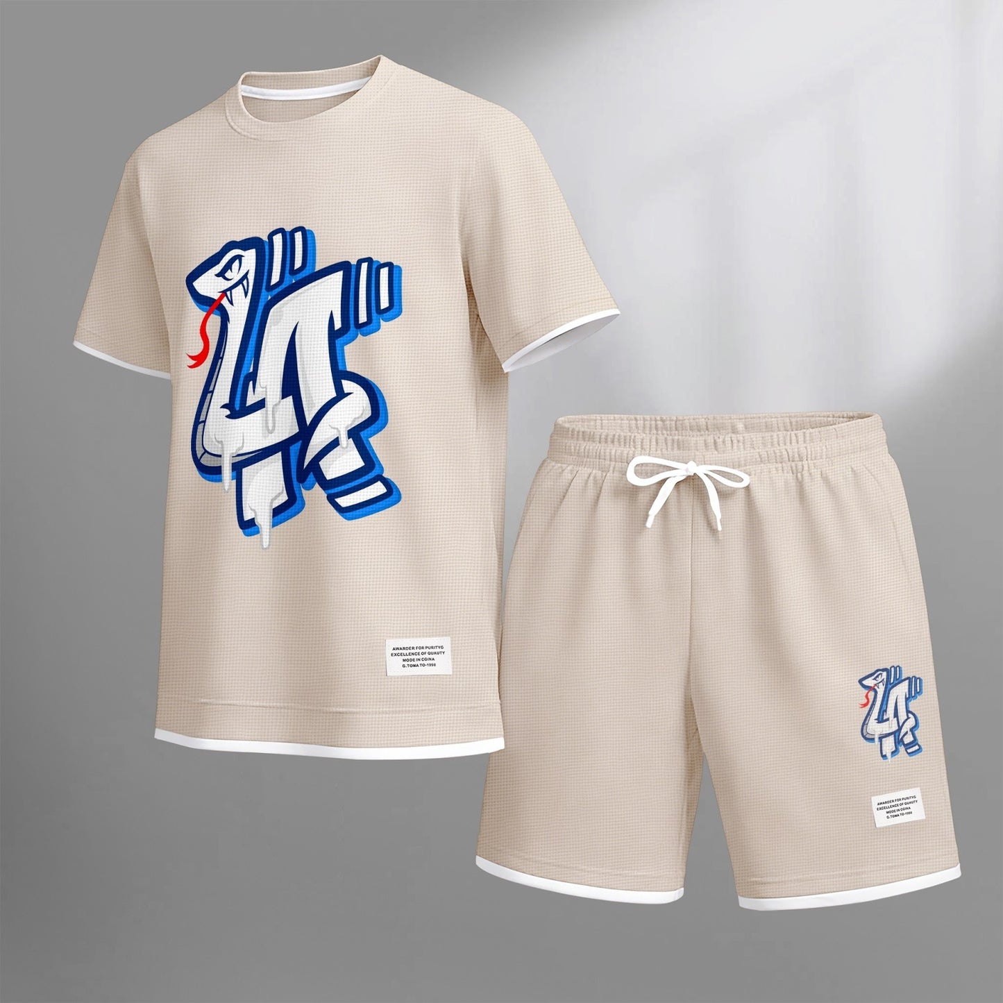 Men's Serpentine print drawstring shorts set for spring/summer, a casual summer outfit including a short-sleeved shirt and shorts, suitable for everyday wear and sports. A two-piece set for a relaxed and energetic lifestyle.