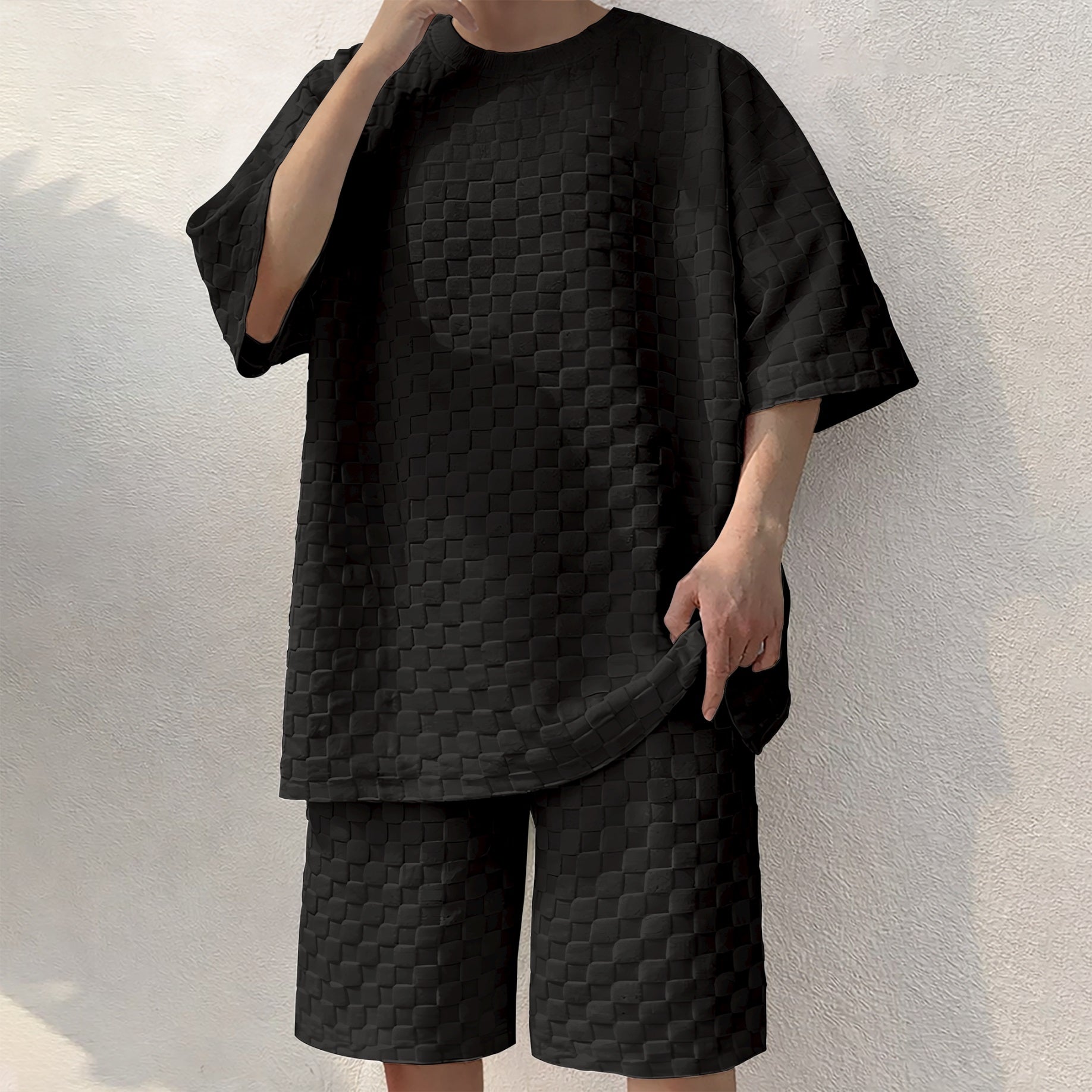 Men's Spring And Summer Drawstring Shorts Set, A Casual Summer Outfit, Including A Short-Sleeved Shirt And Shorts, Suitable For Everyday Wear And Sports Activities. A Two-Piece Set For A Relaxed And Active Lifestyle.