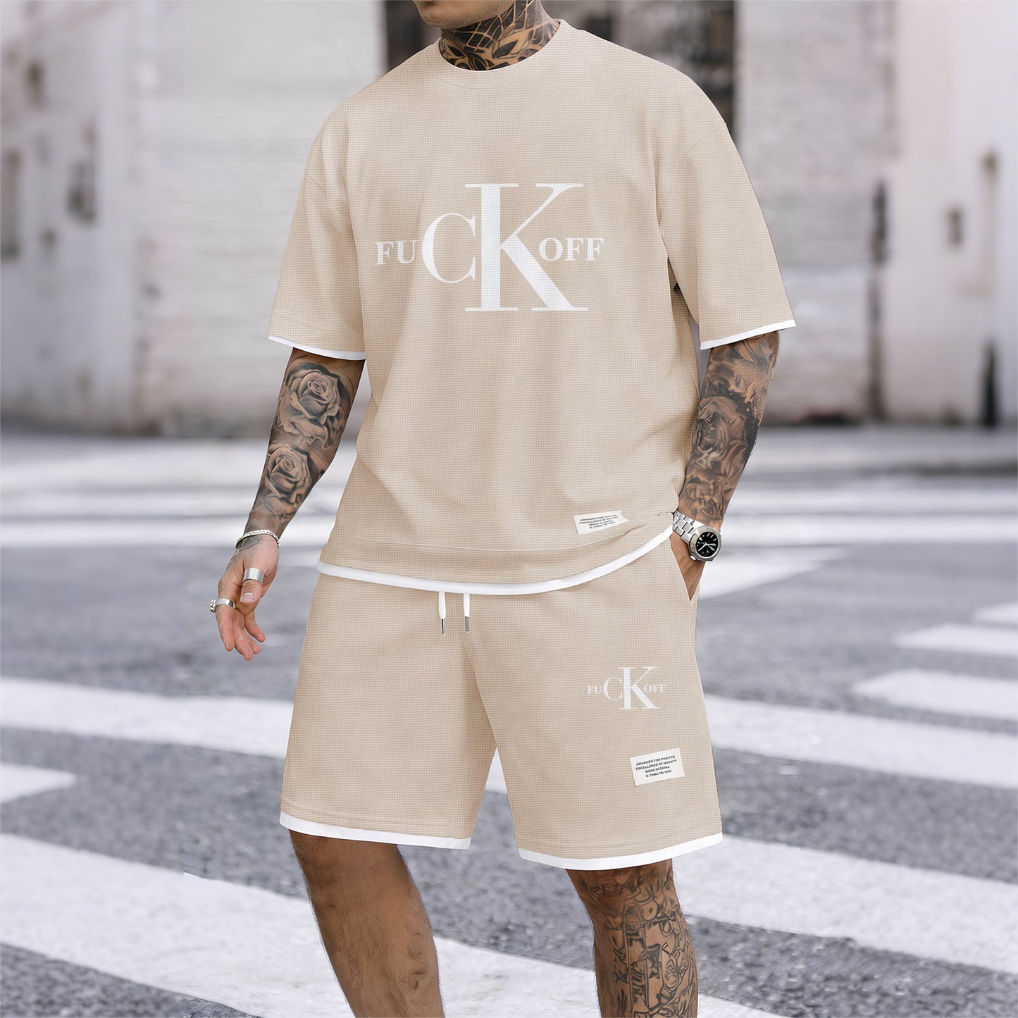 Men's Classic print drawstring shorts set for spring/summer, a casual summer outfit including a short-sleeved shirt and shorts, suitable for everyday wear and sports. A two-piece set for a relaxed and energetic lifestyle.