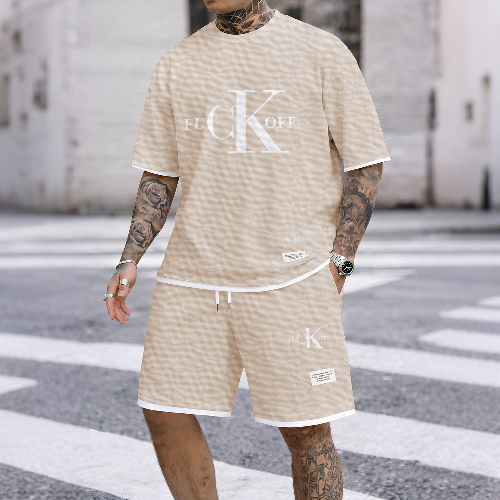 Men's Classic print drawstring shorts set for spring/summer, a casual summer outfit including a short-sleeved shirt and shorts, suitable for everyday wear and sports. A two-piece set for a relaxed and energetic lifestyle.