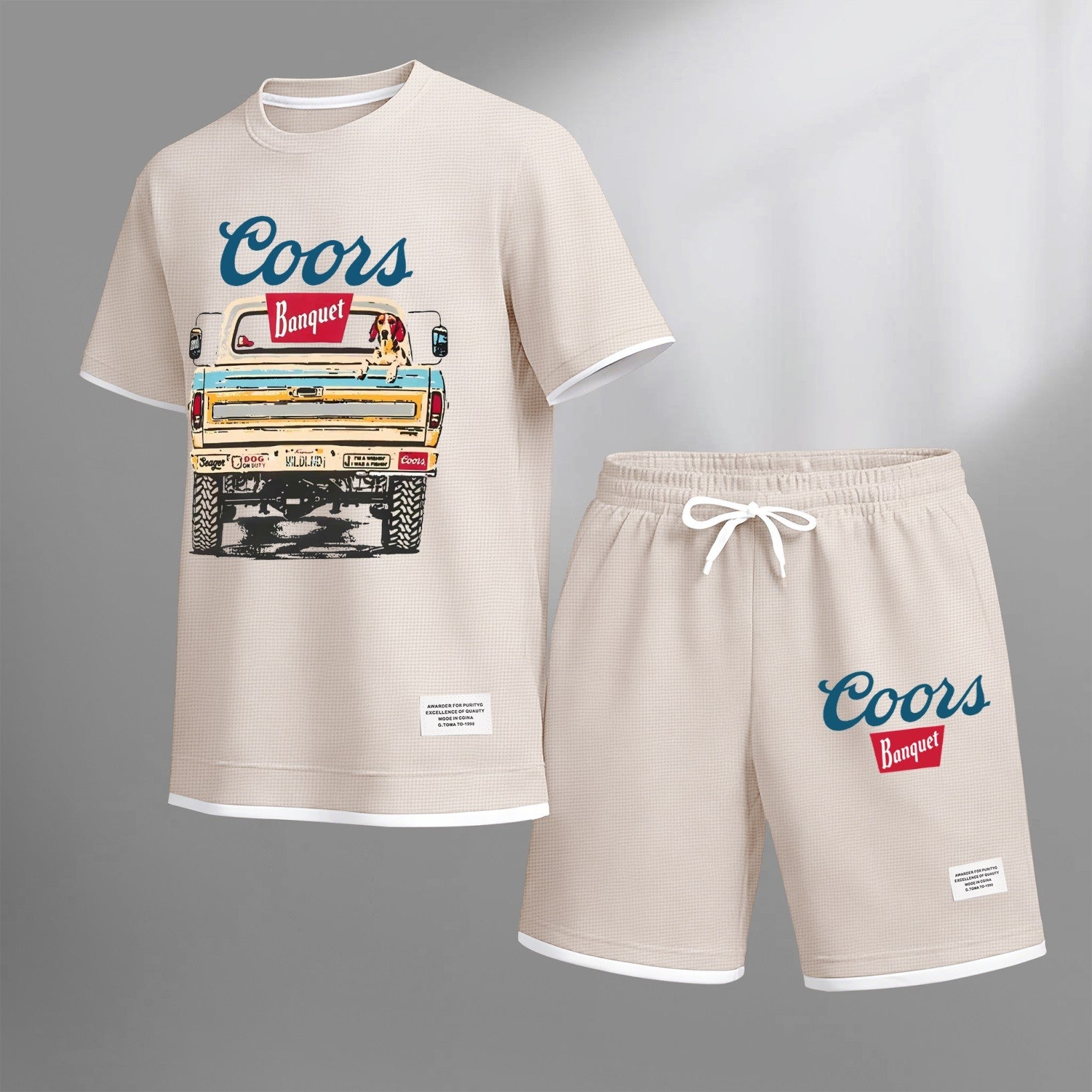 Men's vintage beverage print drawstring shorts set, suitable for spring and summer wear. This casual summer set includes a short-sleeved shirt and shorts, perfect for everyday wear and sports. Two-piece set design.