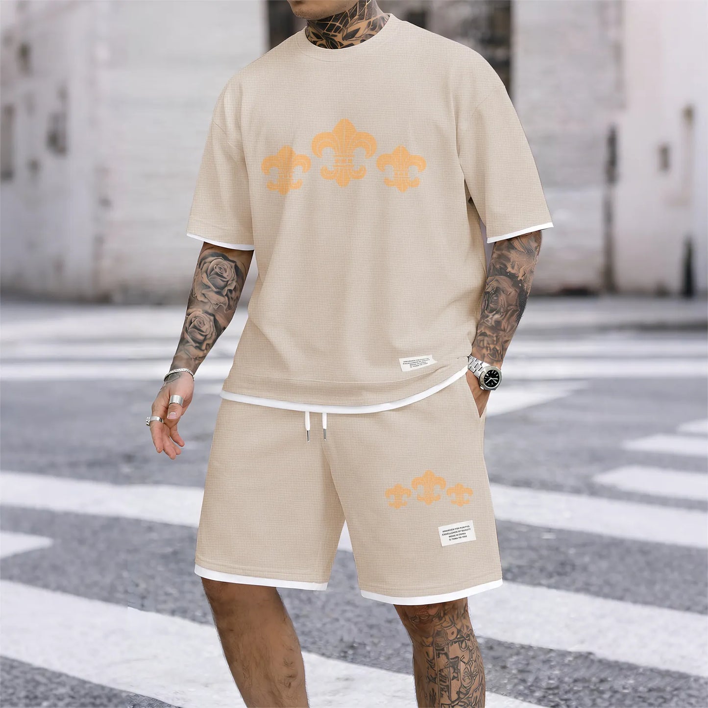 Men's Classic Iris print drawstring shorts set for spring/summer, a casual summer outfit including a short-sleeved shirt and shorts, suitable for everyday wear and sports. A two-piece set for a relaxed and energetic lifestyle.