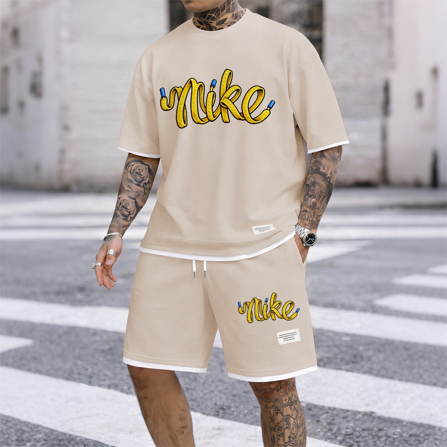 Men's Classic Logo print drawstring shorts set for spring/summer, a casual summer outfit including a short-sleeved shirt and shorts, suitable for everyday wear and sports. A two-piece set for a relaxed and energetic lifestyle.