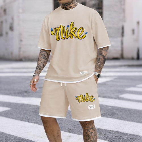 Men's Classic Logo print drawstring shorts set for spring/summer, a casual summer outfit including a short-sleeved shirt and shorts, suitable for everyday wear and sports. A two-piece set for a relaxed and energetic lifestyle.