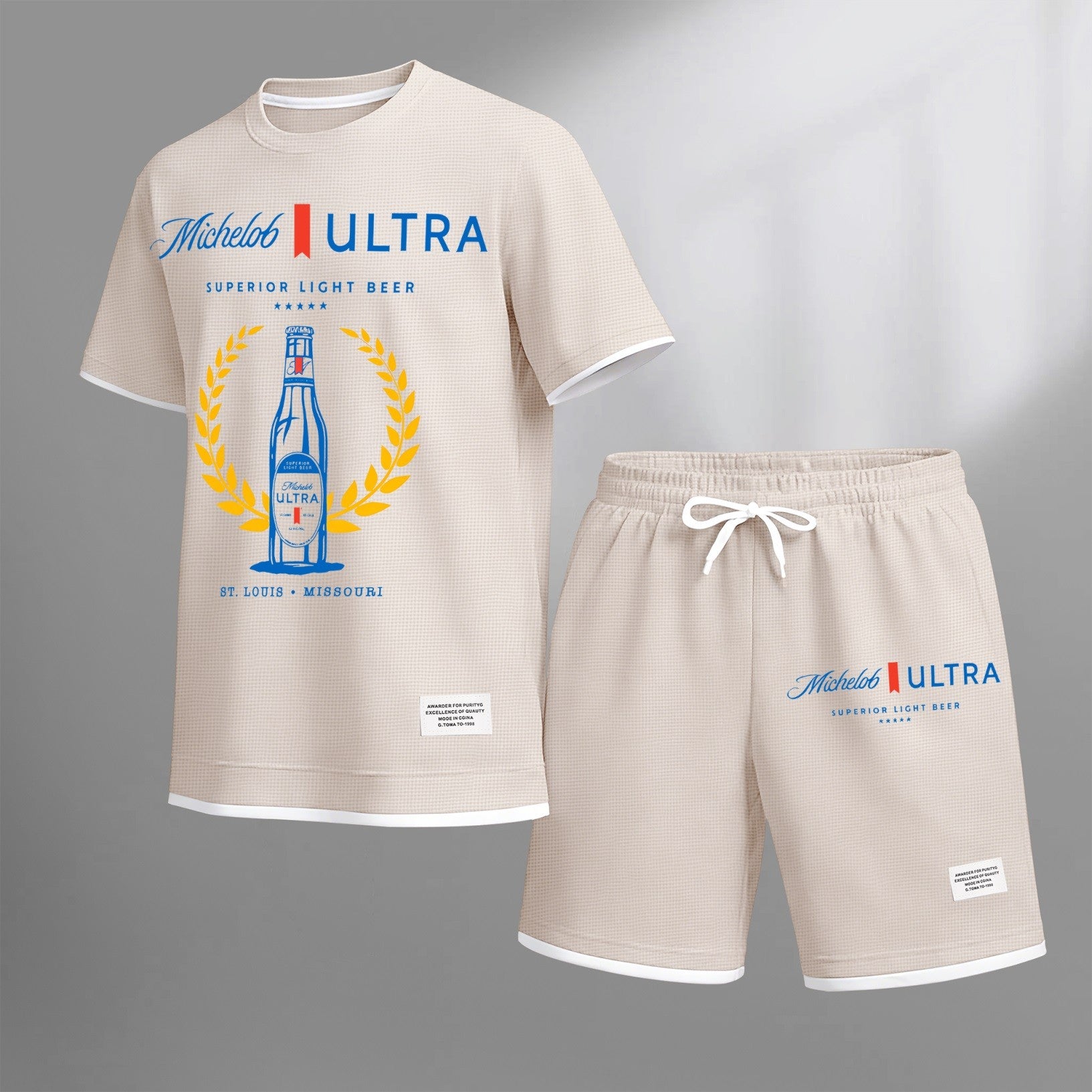 Men's vintage beverage print drawstring shorts set, suitable for spring and summer wear. This casual summer set includes a short-sleeved shirt and shorts, perfect for everyday wear and sports. Two-piece set design.